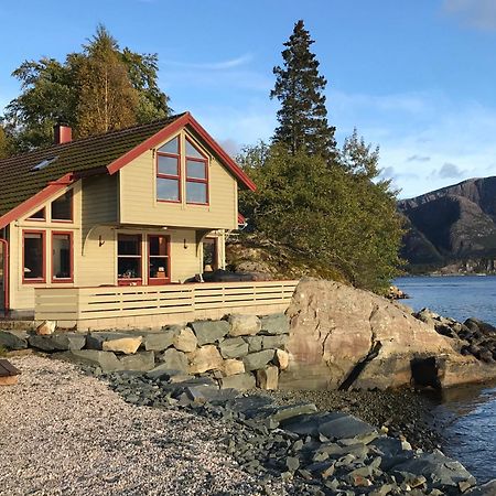 Seaside 3-Bedroom House Svelgen Екстер'єр фото