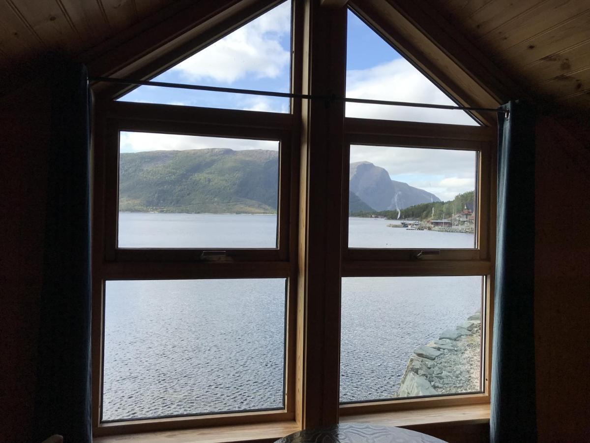 Seaside 3-Bedroom House Svelgen Екстер'єр фото