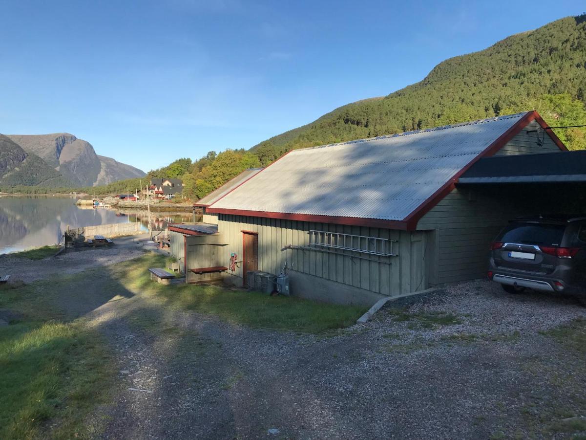 Seaside 3-Bedroom House Svelgen Екстер'єр фото